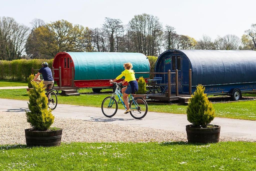 Glamping At South Lytchett Manor Hotel พูล ภายนอก รูปภาพ