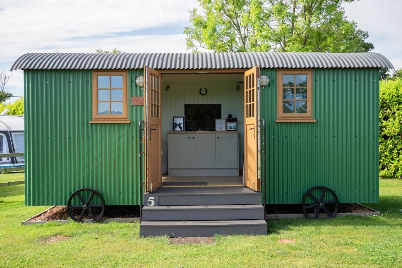 Glamping At South Lytchett Manor Hotel พูล ภายนอก รูปภาพ