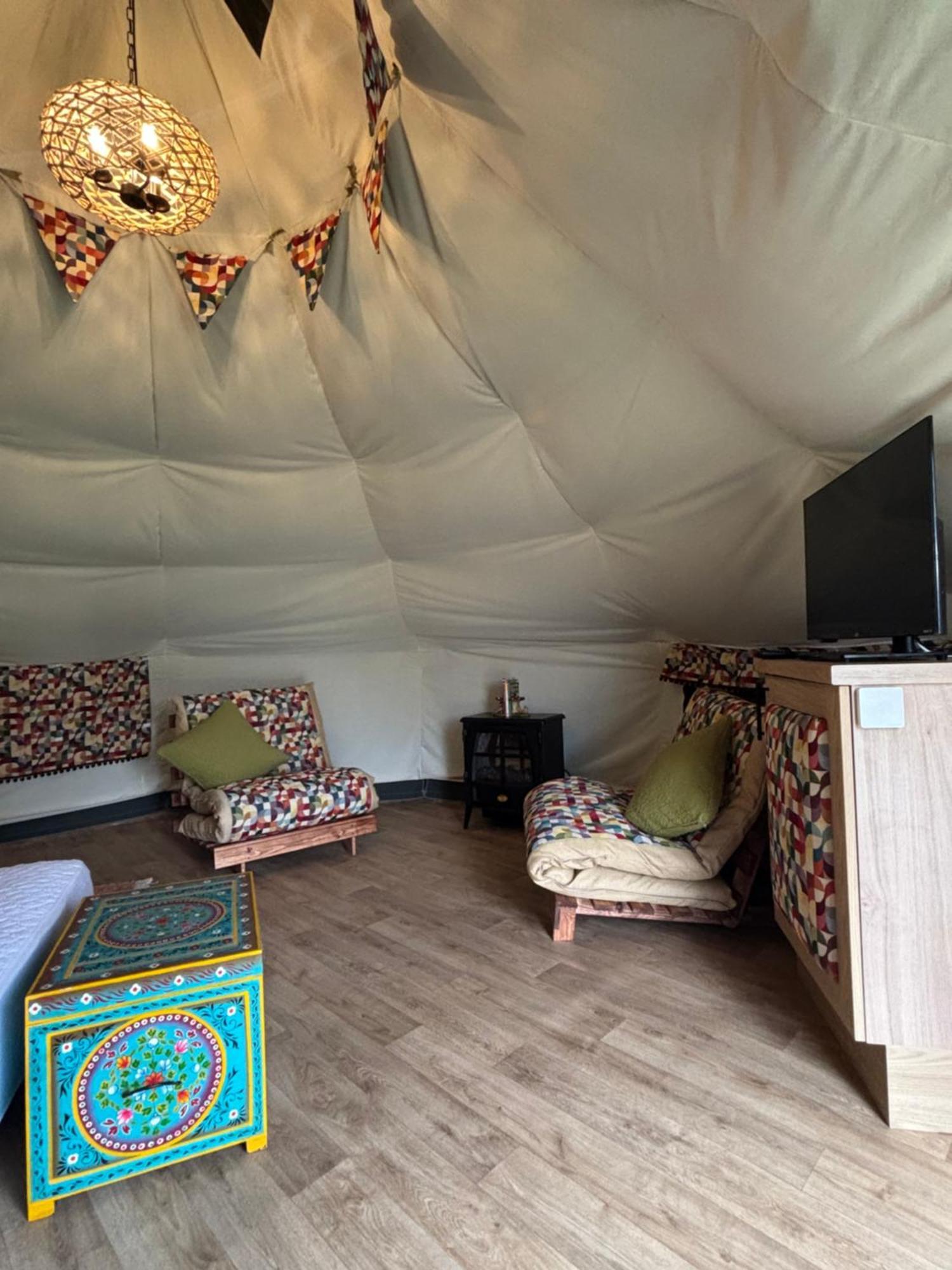 Glamping At South Lytchett Manor Hotel พูล ภายนอก รูปภาพ